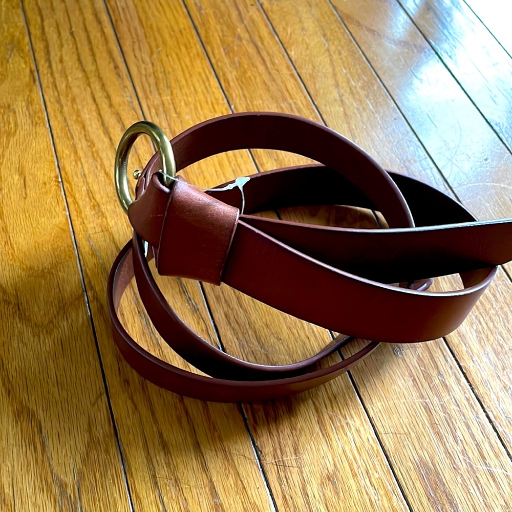 Banana Republic Women’s leather belt. Size 12-14, genuine cow leather wrap belt.